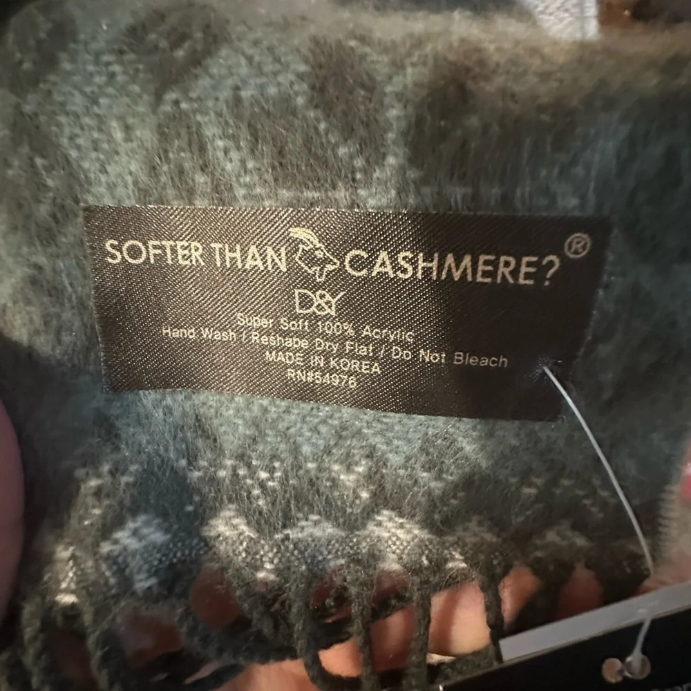 🚨NWT🚨! D&Y Black and Gray Deer Pattern Scarf